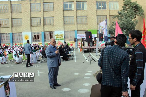 آیین نمادین نواختن  زنگ شکوفه‌ها در ارومیه