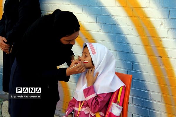 آیین نمادین نواختن  زنگ شکوفه‌ها در ارومیه