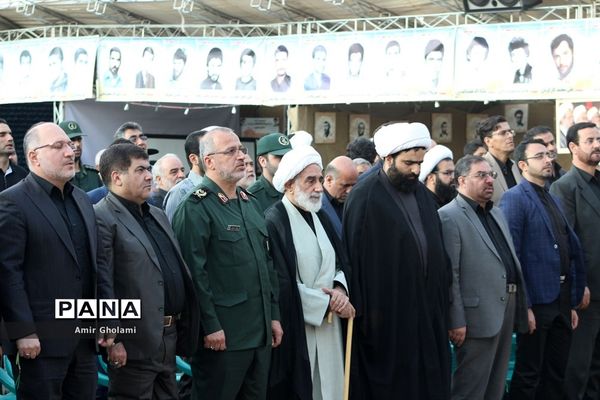 افتتاحیه نمایشگاه هفته دفاع مقدس در چهاردانگه