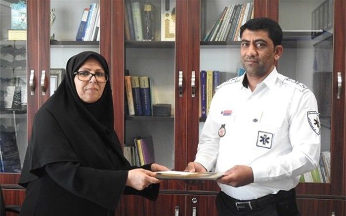 تقدیر از امدادگری که در صحنه تصادف ، «شتر » را هم سیراب کرد