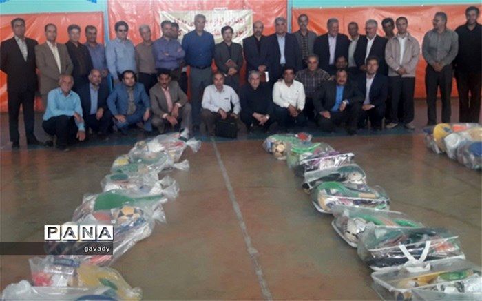 اهدای بستـه آموزشی ورزشی به مدارس کاشمر