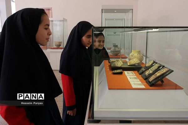 بازدید دانش آموزان از موزه ملی ایران