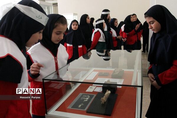 بازدید دانش آموزان از موزه ملی ایران