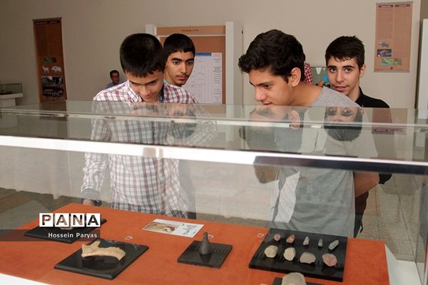 بازدید دانش آموزان از موزه ملی ایران