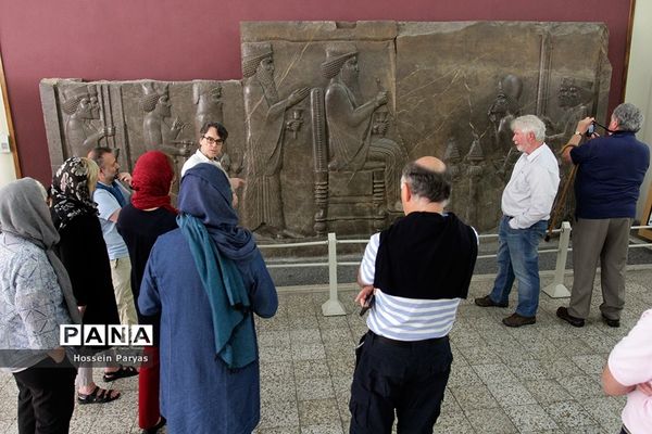 بازدید دانش آموزان از موزه ملی ایران