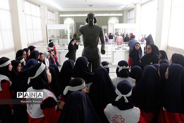 بازدید دانش آموزان از موزه ملی ایران