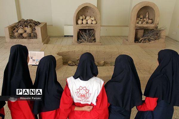 بازدید دانش آموزان از موزه ملی ایران