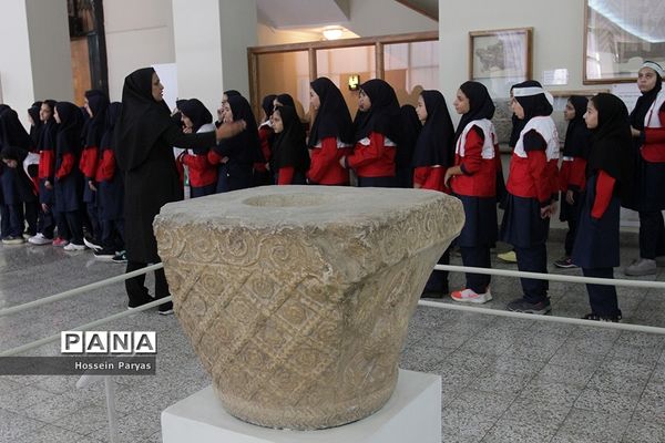 بازدید دانش آموزان از موزه ملی ایران