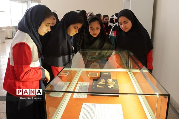 بازدید دانش آموزان از موزه ملی ایران