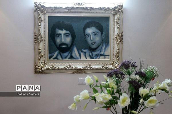 دیدار معاون پرورشی و فرهنگی وزارت آموزش و پرورش با خانواده شهیدان قمی و مظفر