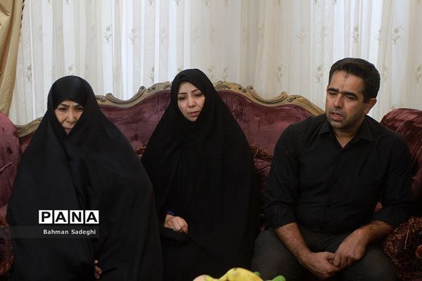دیدار معاون پرورشی و فرهنگی وزارت آموزش و پرورش با خانواده شهیدان قمی و مظفر