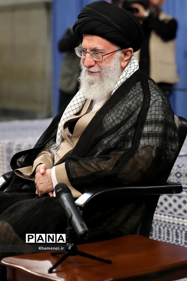 شب خاطره دفاع‌ مقدس با حضور رهبر انقلاب