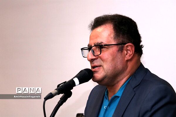 نمایش و نقد و بررسی فیلم اباجان در جزیره کیش