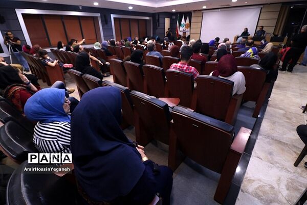 نمایش و نقد و بررسی فیلم اباجان در جزیره کیش