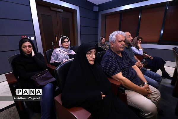 نمایش و نقد و بررسی فیلم اباجان در جزیره کیش