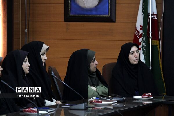 دیدار مدیرکل آموزش و پرورش فارس  با بانوان شاغل  این اداره