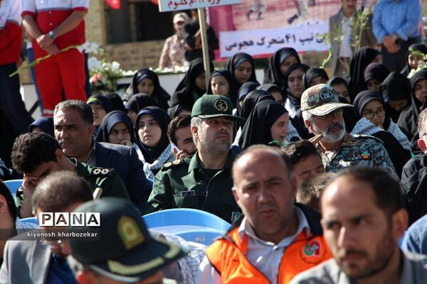 آیین غبار روبی مزار شهدا به مناسبت گرامیداشت هفته دفاع مقدس در ارومیه