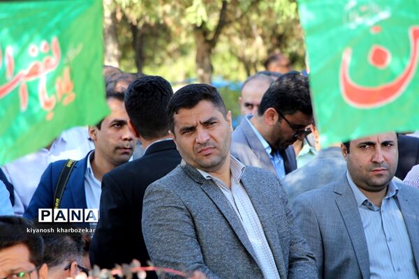 آیین غبار روبی مزار شهدا به مناسبت گرامیداشت هفته دفاع مقدس در ارومیه