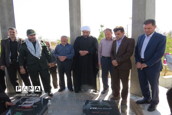 تجدید میثاق فرهنگیان اردستانی با شهدا