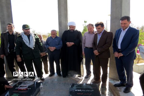 تجدید میثاق فرهنگیان اردستانی با شهدا
