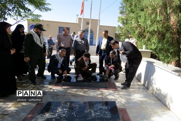 تجدید میثاق فرهنگیان اردستانی با شهدا