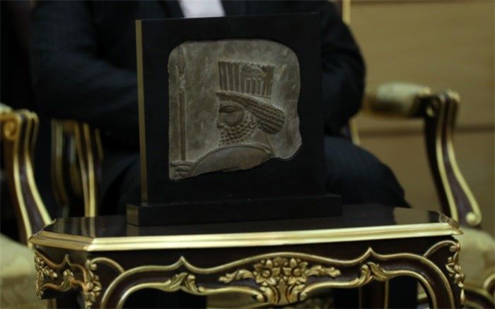 روایت سفیر ایران در لندن از 80 سال سرگشتگی مجسمه ایرانی در غرب