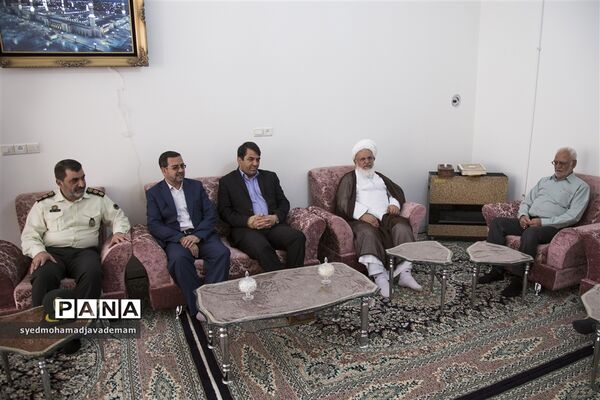 دیدار مسئولان استان یزد با خانواده های شهدا