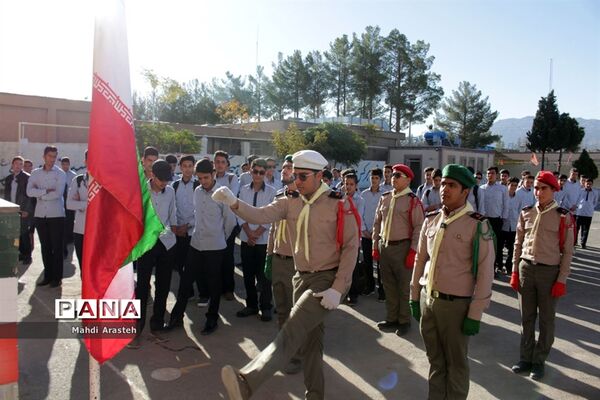 گارد پرچم پیشتازان سازمان دانش آموزی درهنرستان البرز