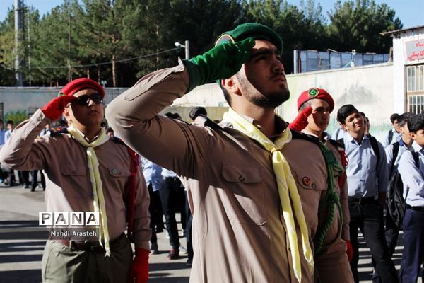 گارد پرچم پیشتازان سازمان دانش آموزی درهنرستان البرز