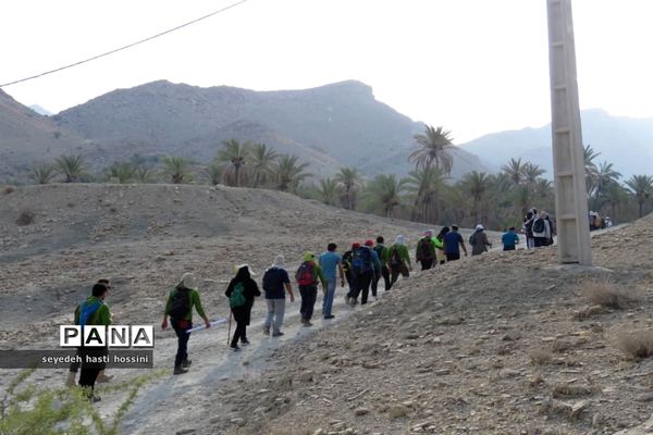 کوه‌پیمایی و کارگاه آموزش دره‌نوردی در کوهنوردان مُهر شهرستان مُهر