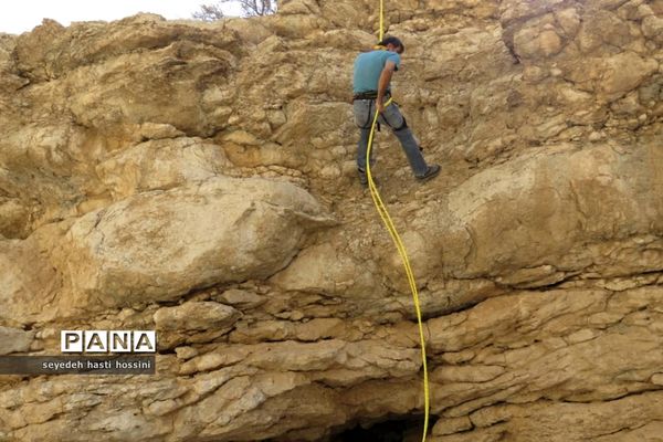 کوه‌پیمایی و کارگاه آموزش دره‌نوردی در کوهنوردان مُهر شهرستان مُهر