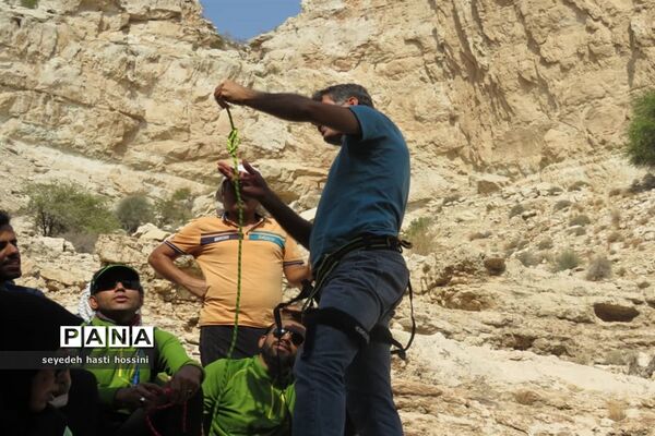کوه‌پیمایی و کارگاه آموزش دره‌نوردی در کوهنوردان مُهر شهرستان مُهر
