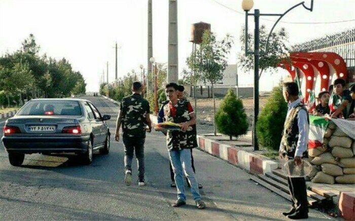 توزیع بسته های فرهنگی در فشافویه به مناسبت هفته دفاع مقدس