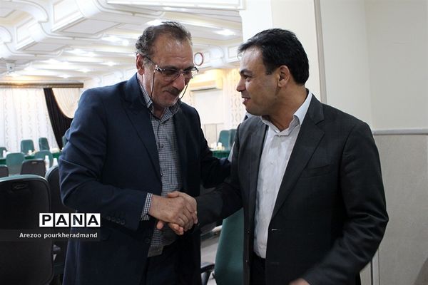 اولین نشست شورای دبیران دبیرستان پسرانه استعدادهای درخشان  شهید صدوقی دوره دوم ناحیه 2 یزد