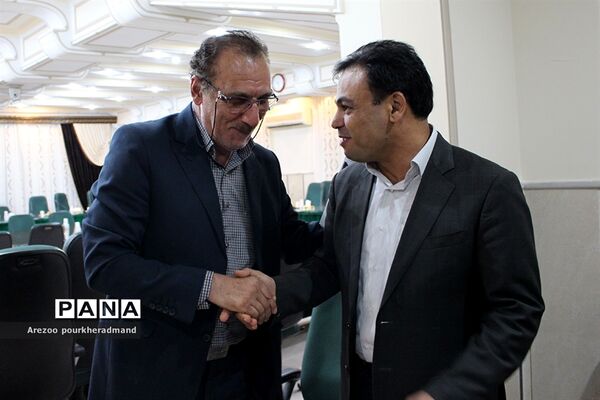 اولین نشست شورای دبیران دبیرستان پسرانه استعدادهای درخشان  شهید صدوقی دوره دوم ناحیه 2 یزد
