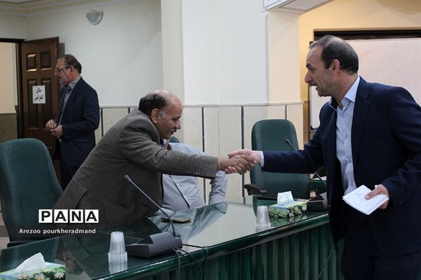 اولین نشست شورای دبیران دبیرستان پسرانه استعدادهای درخشان  شهید صدوقی دوره دوم ناحیه 2 یزد