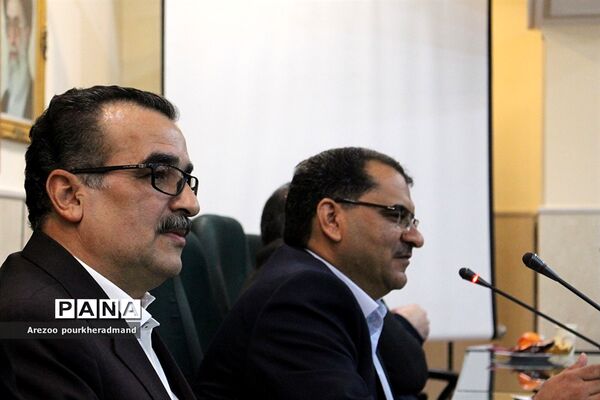 اولین نشست شورای دبیران دبیرستان پسرانه استعدادهای درخشان  شهید صدوقی دوره دوم ناحیه 2 یزد