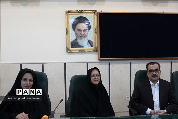 اولین نشست شورای دبیران دبیرستان پسرانه استعدادهای درخشان  شهید صدوقی دوره دوم ناحیه 2 یزد