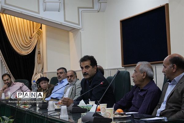 اولین نشست شورای دبیران دبیرستان پسرانه استعدادهای درخشان  شهید صدوقی دوره دوم ناحیه 2 یزد