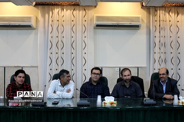 اولین نشست شورای دبیران دبیرستان پسرانه استعدادهای درخشان  شهید صدوقی دوره دوم ناحیه 2 یزد