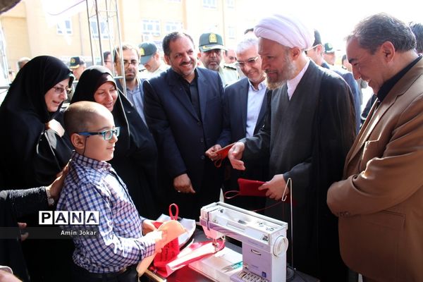 نواخته شدن زنگ آغاز سال تحصیلی در فارس