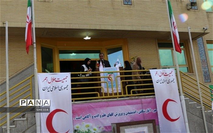 وظیفه همگان قدردانی از زحمات معلمان  میباشد