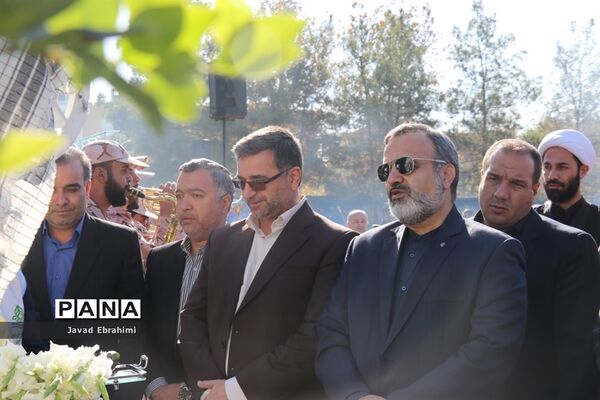 مراسم نواختن  زنگ  ایثار  و  مهر در دبیرستان هدی ناحیه شش مشهد