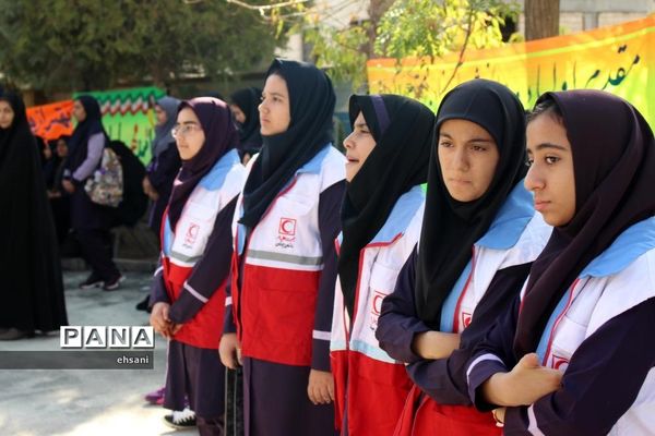 نواختن زنگ مهر و ایثار و مقاومت در مدارس کهگیلویه و بویراحمد ـ دبیرستان دخترانه شاهد یاسوج