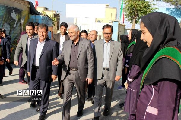 نواختن زنگ مهر و ایثار و مقاومت در مدارس کهگیلویه و بویراحمد ـ دبیرستان دخترانه شاهد یاسوج