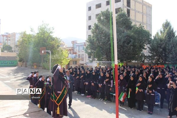 نواختن زنگ مهر و ایثار و مقاومت در مدارس کهگیلویه و بویراحمد ـ دبیرستان دخترانه شاهد یاسوج