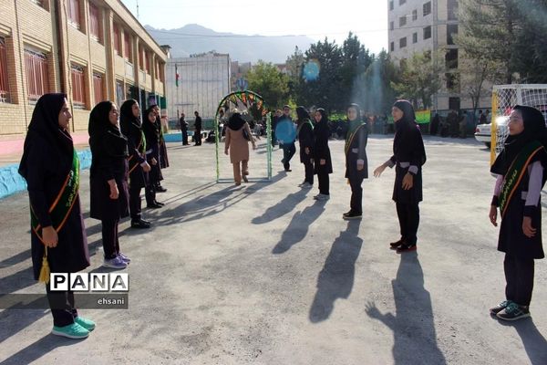 نواختن زنگ مهر و ایثار و مقاومت در مدارس کهگیلویه و بویراحمد ـ دبیرستان دخترانه شاهد یاسوج