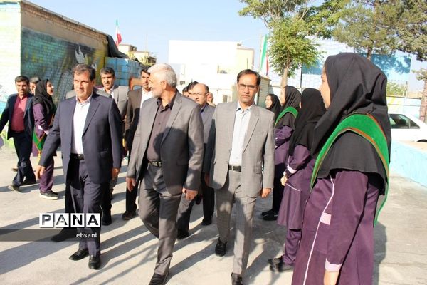 نواختن زنگ مهر و ایثار و مقاومت در مدارس کهگیلویه و بویراحمد ـ دبیرستان دخترانه شاهد یاسوج