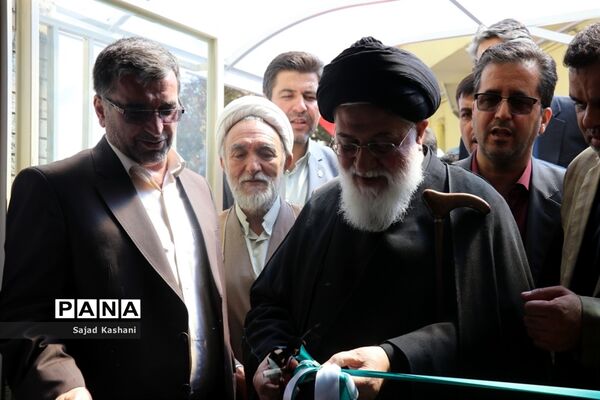 آیین نواختن زنگ اقامه نماز در دبیرستان هاشمی نژاد 4 مشهد