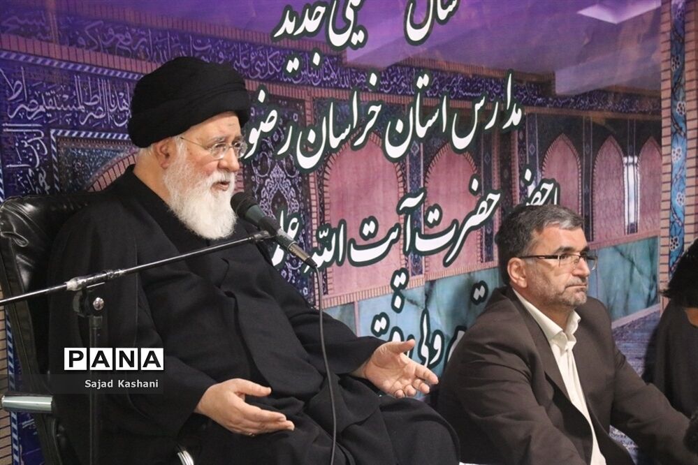 آیین نواختن زنگ اقامه نماز در دبیرستان هاشمی نژاد 4 مشهد